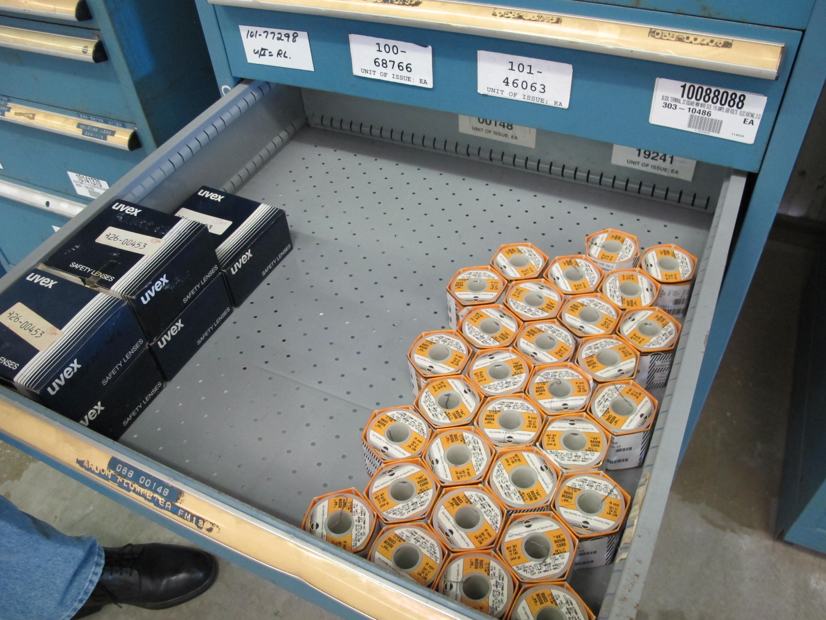 LISTA HEAVY DUTY 10-DRAWER PARTS CABINET W/ CONTENTS (W-44) LOADING & HANDLING FEE $25-